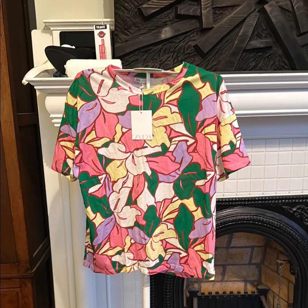 Zara Floral tee. NWT.